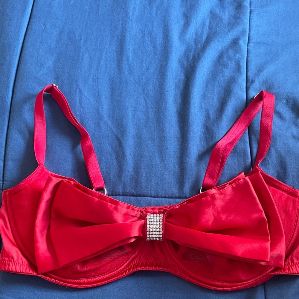 Victoria's Secret Dream Angels Red Satin Bow Bling Sling Push Up Bra